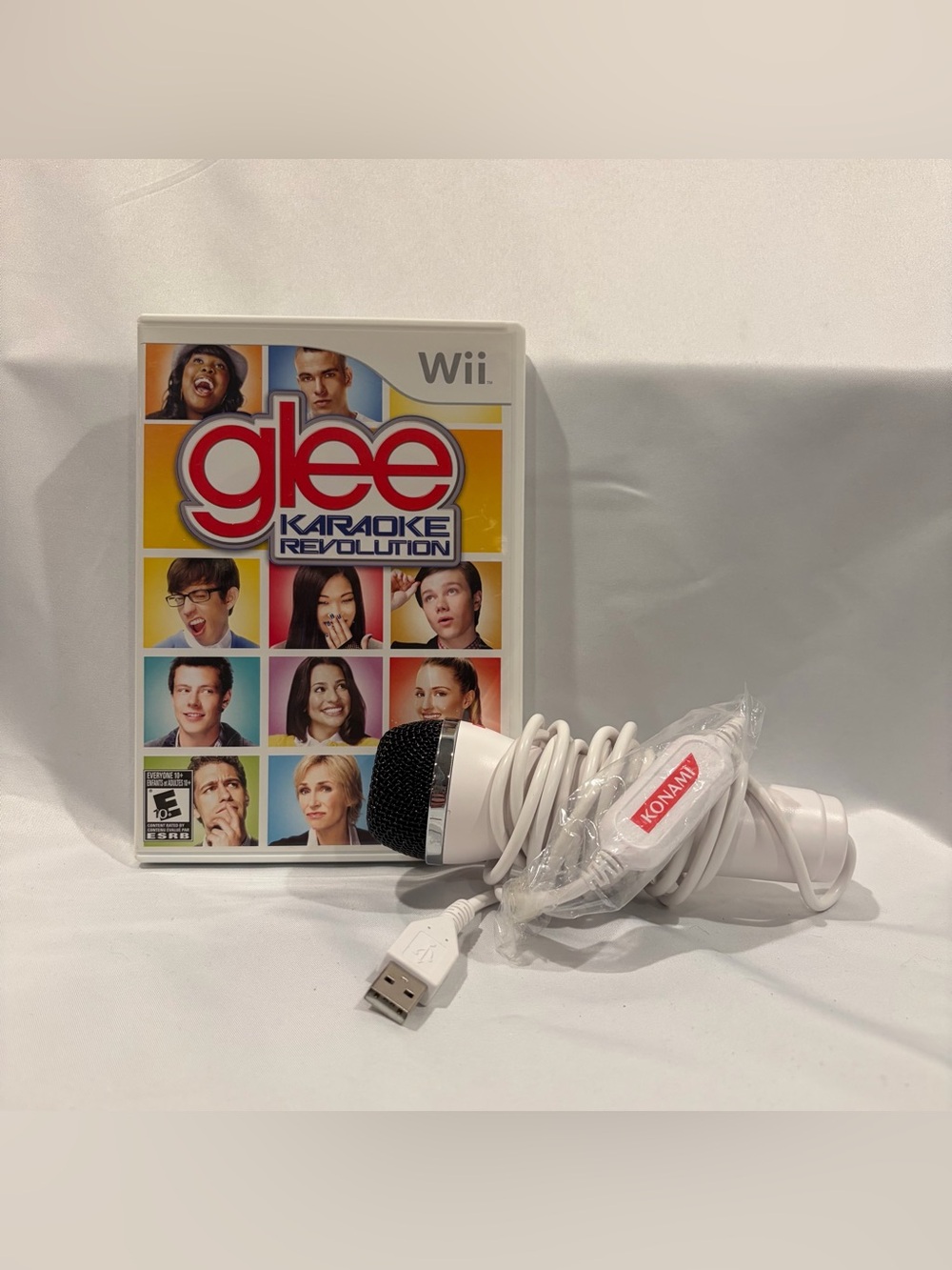 Glee Karaoke Revolution Wii Game w/ Microphone
